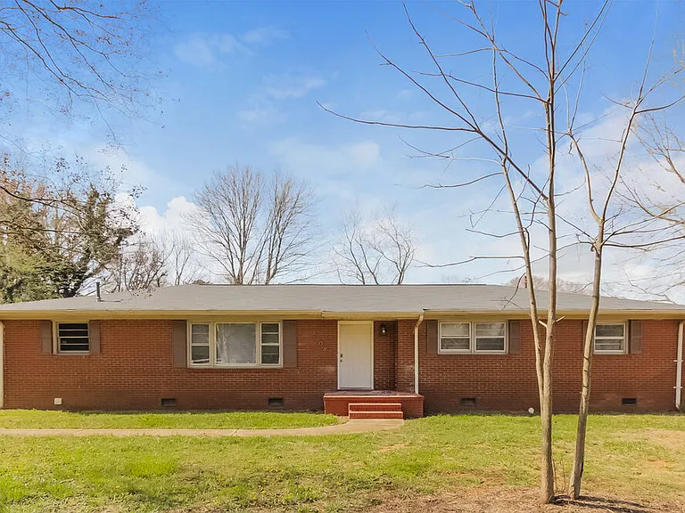 3304 Sunset Rd — Photo 1