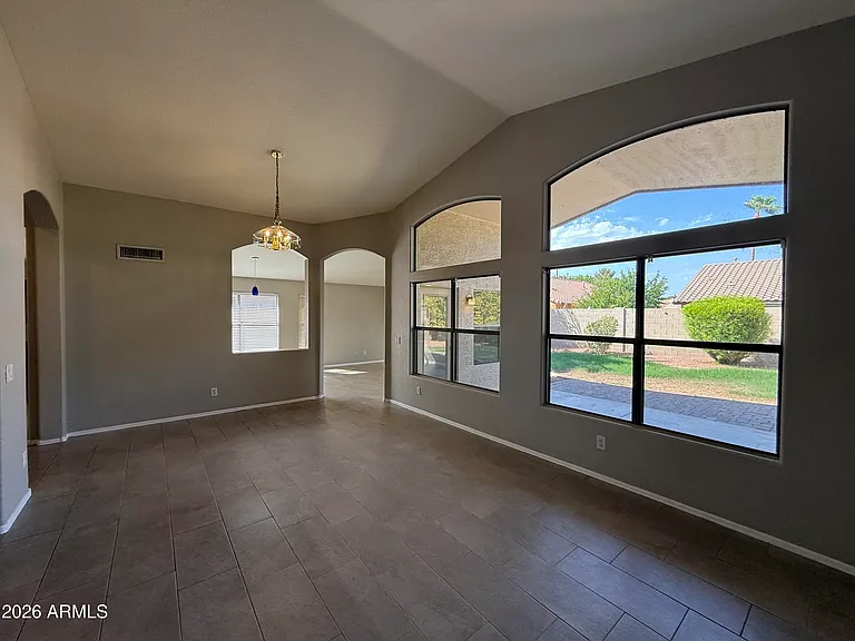 1644 E Oakland St — Photo 8