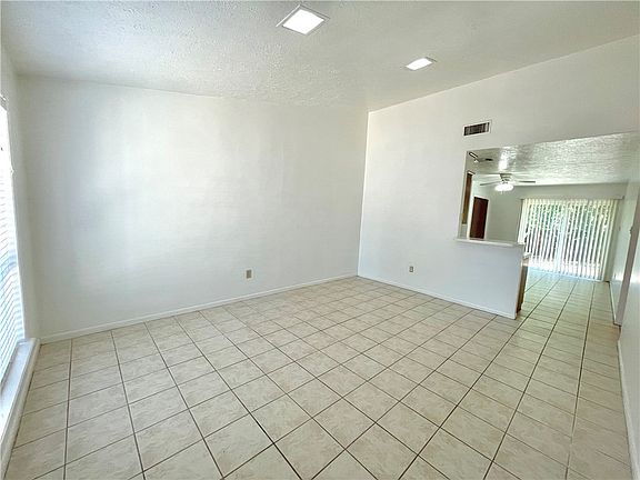 3rd image of 1424 Hawk Tree Dr