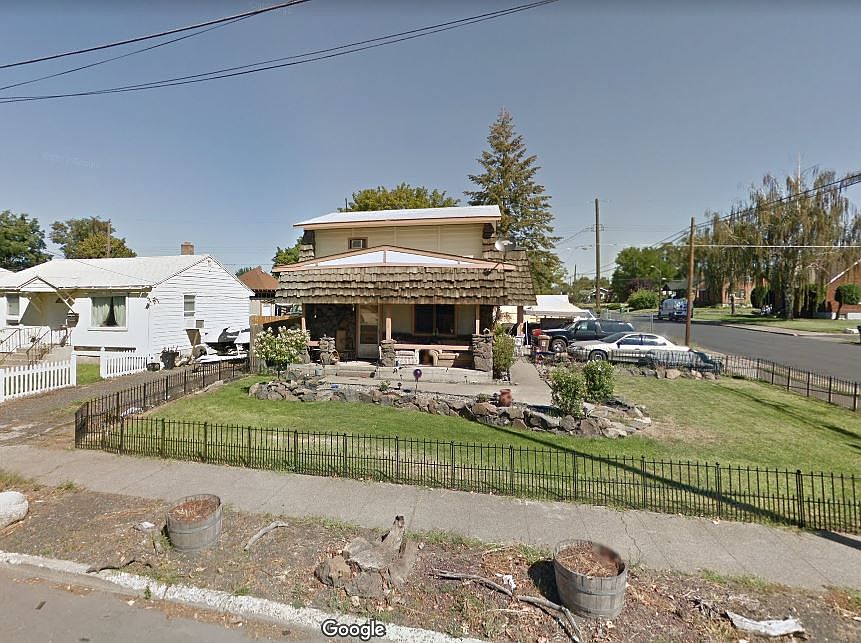 1st image of 227 E Bridgeport Ave