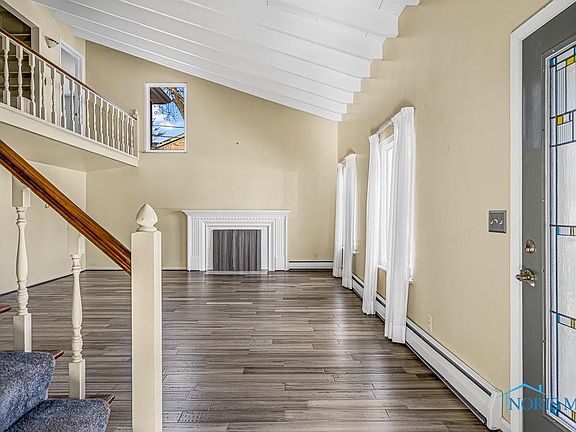 4th image of 2331 E Grecourt Dr