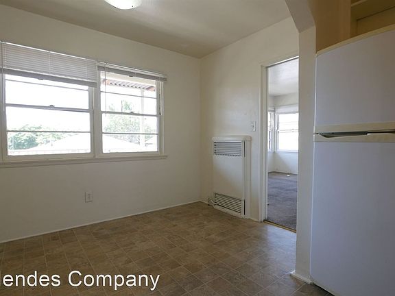 4th image of 925 Hoover Ave #929