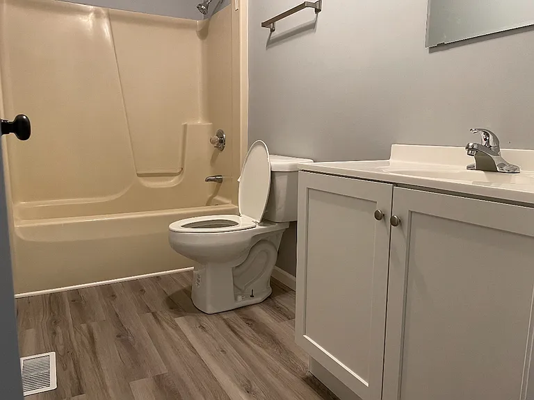 202 S Wetmore St #C — Photo 7