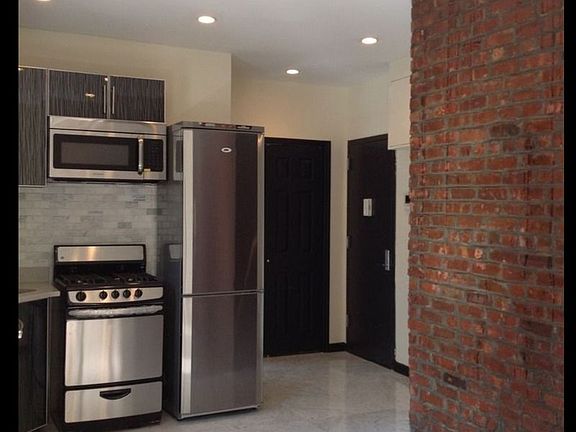4th image of 240 E 28th St #26D