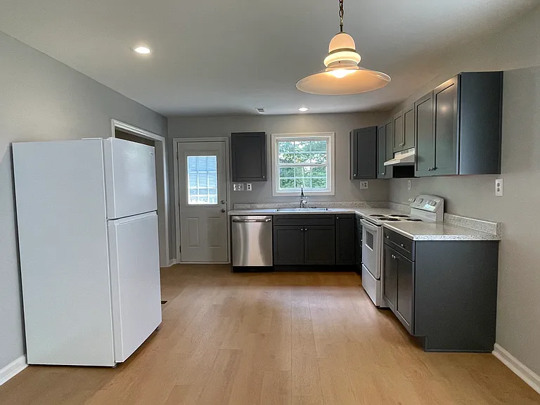 432 Chambers St — Photo 5