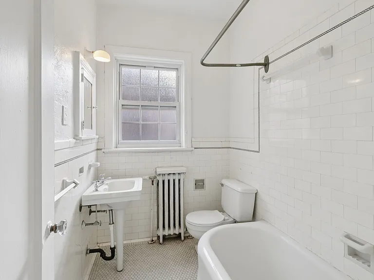 Bayard Manor Apartments — Photo 13