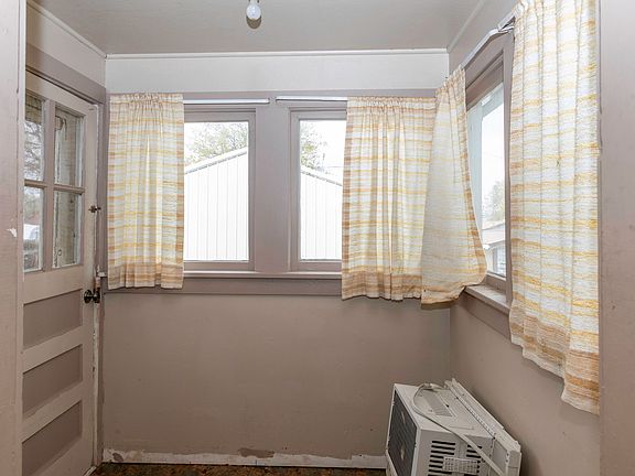 3rd image of 803 5th Ave E