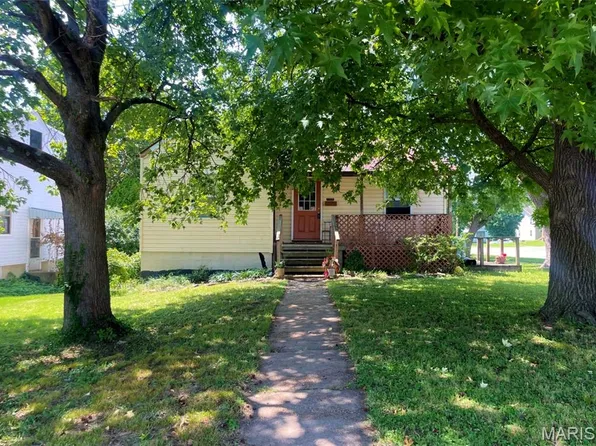 1609 N Cedar St, Rolla, MO 65401