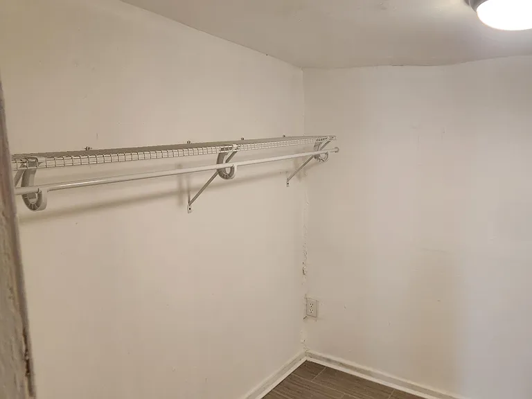 320 Wallace St — Photo 14