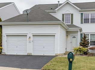 8 Winged Foot Dr, Manalapan, NJ 07726