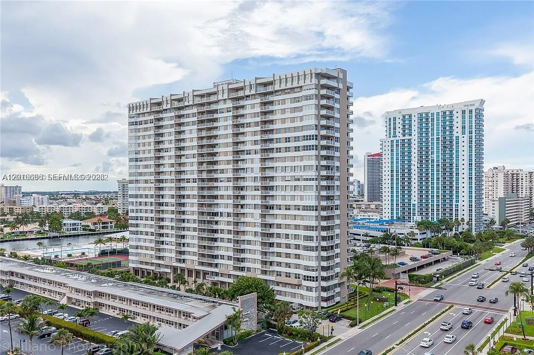 Parker Plaza Estates Cond — Photo 4