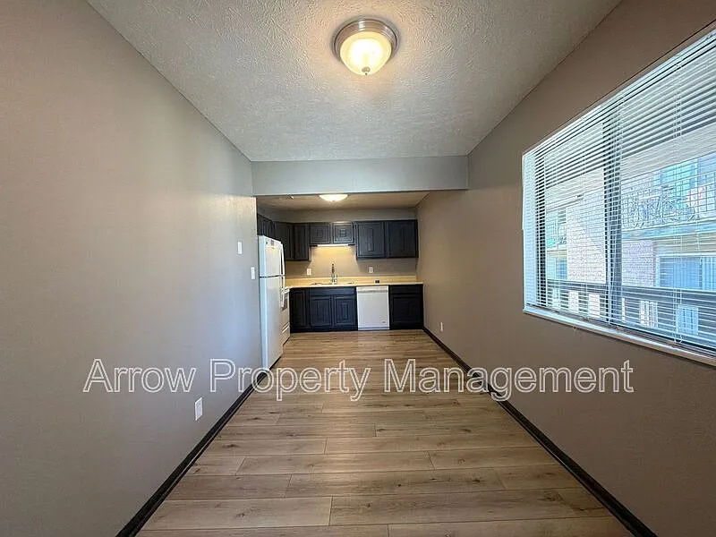 3 bed, 2.0 bath, 1024 sqft, $1,265 — Photo 2