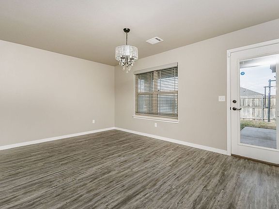 5th image of 1305 Fox Hollow Ave