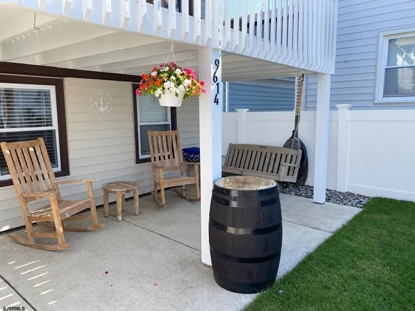 9614 Monmouth Ave, Margate, NJ 08402
