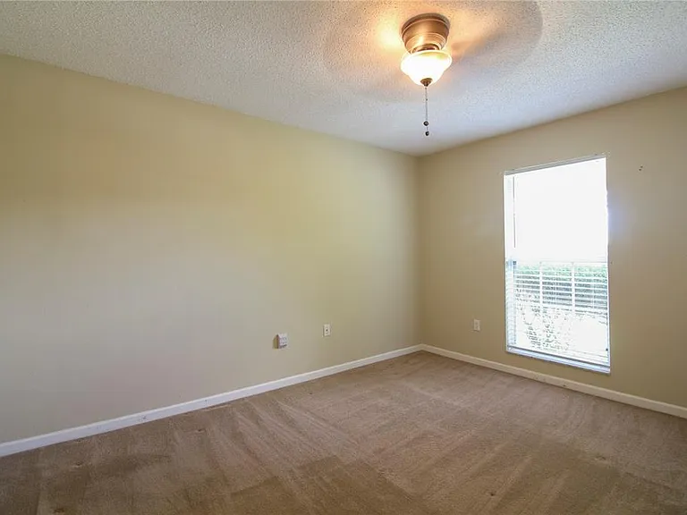 1311 Glenview Ln — Photo 25