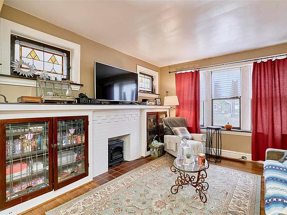 4th image of 5062 Winona Ave
