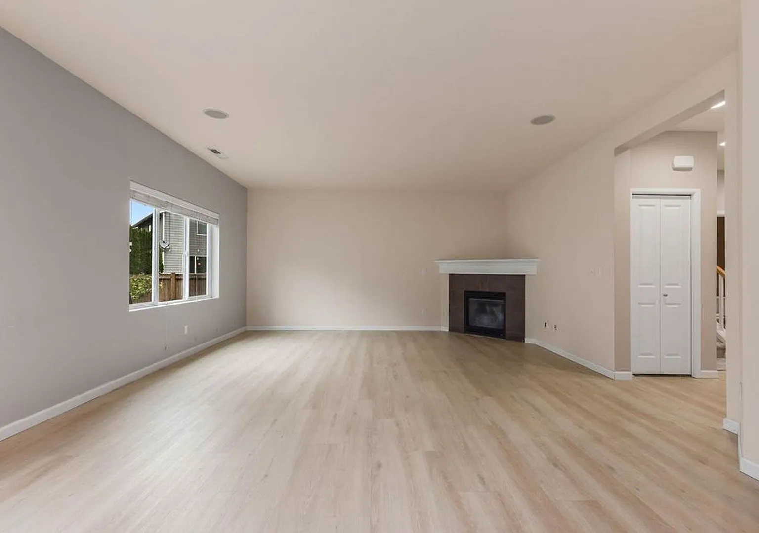 Very Nice 4 bedroom home with office/den, 2.5 bath and a 2 Car Garage in Snohomish Award winning ... — Photo 3