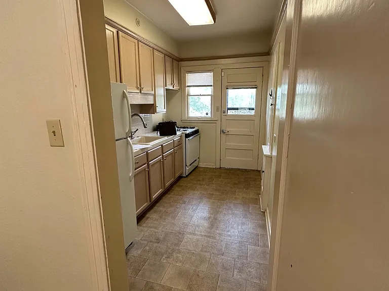 414 W Kings Hwy #4 — Photo 9