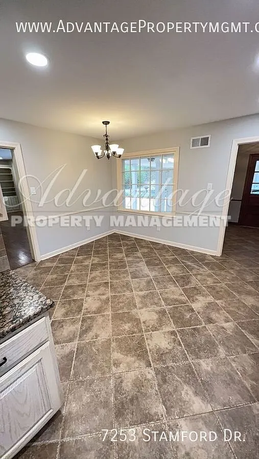 Gorgeous 4 bedroom 2.5 baths - Germantown, TN — Photo 4