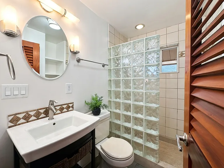 238 Portlock Rd — Photo 20