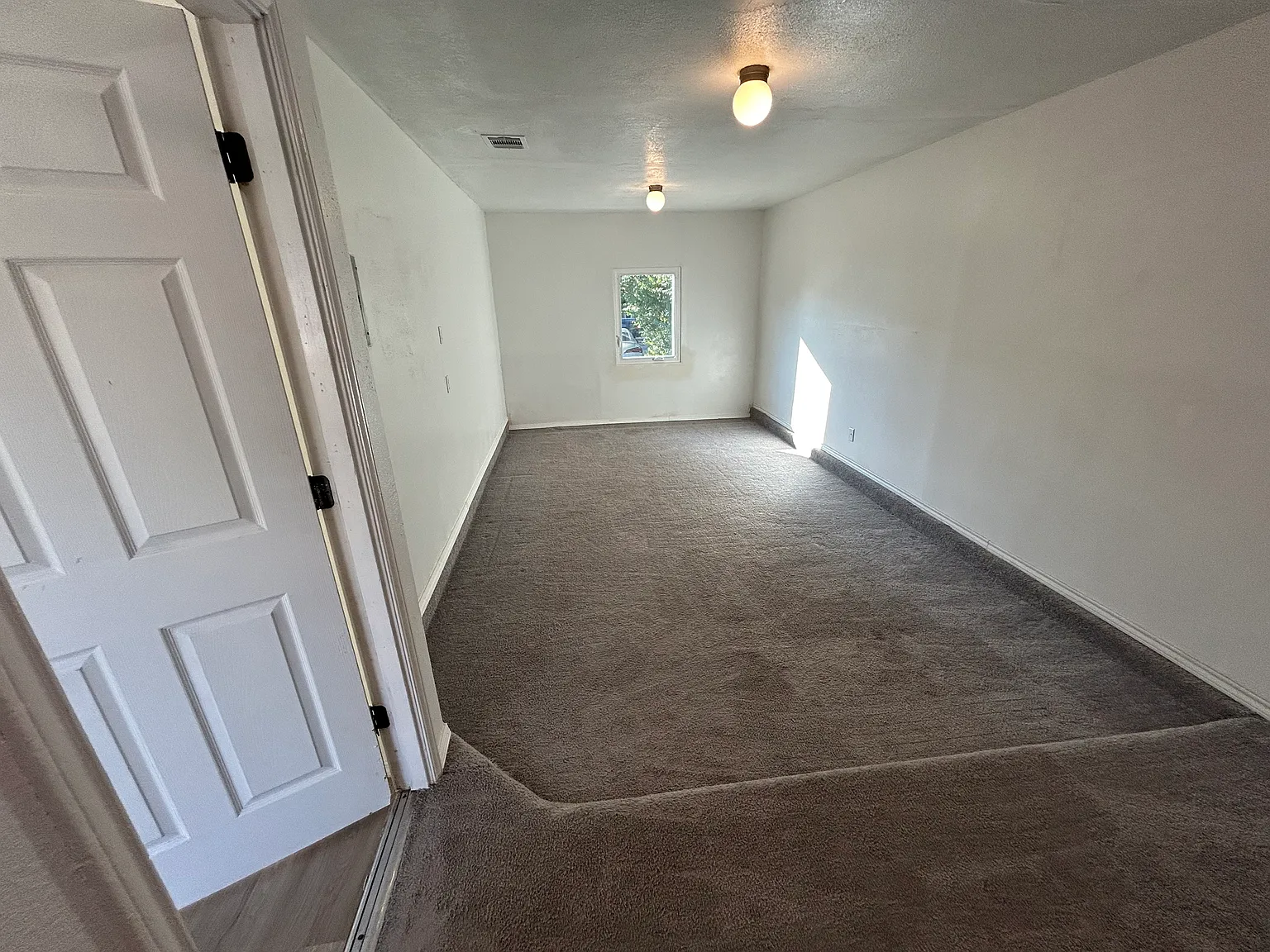3 bed, 1070 sqft, $2,100 — Photo 4