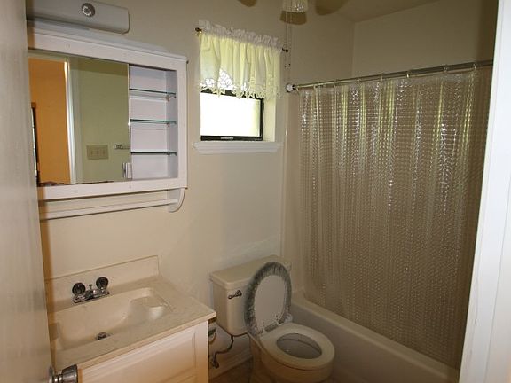 4th image of 1107 Ash Dr