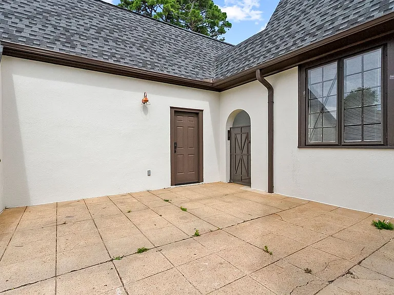 1304 Riverside Dr — Photo 24