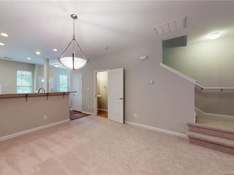 15250 Coventry Court Ln — Photo 9