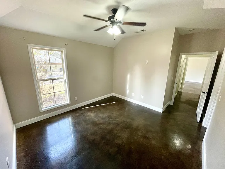 106 Harvey Cir — Photo 9