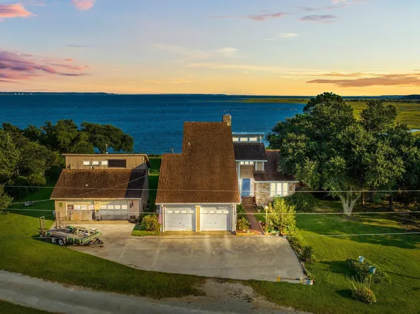 112 River Drive, Beaufort, NC 28516