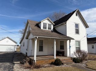 245 S 6th St, Sheldon, IL 60966