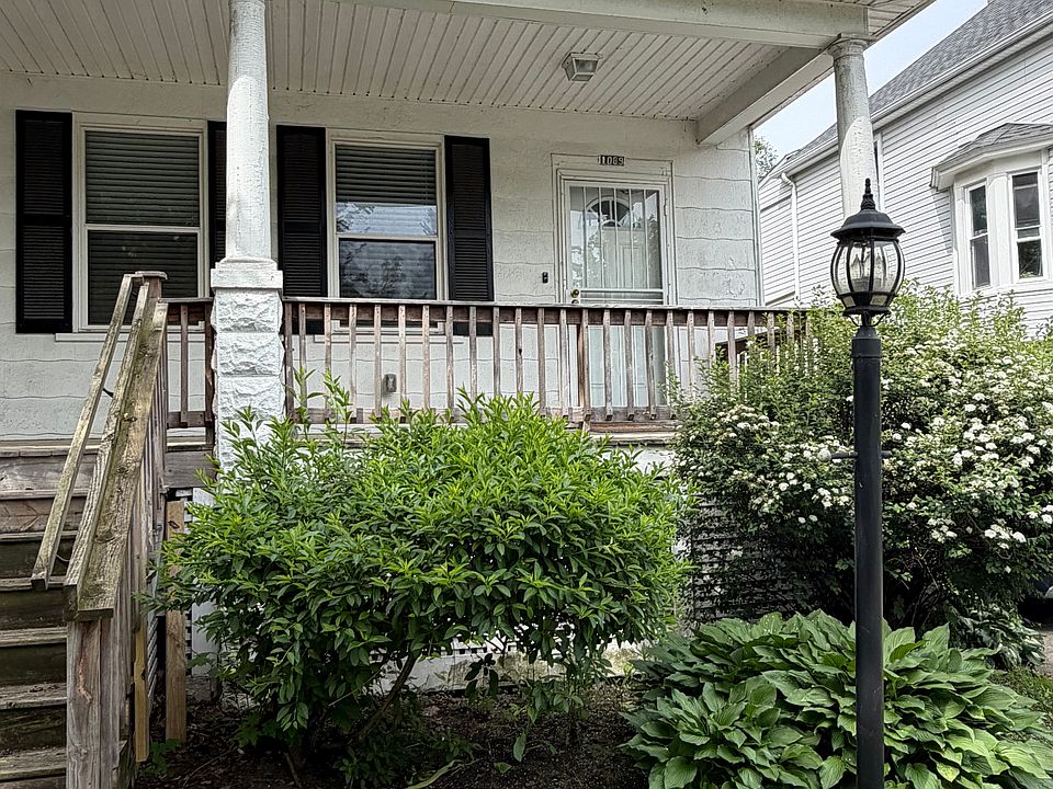 1st image of 1089 Lakepointe St