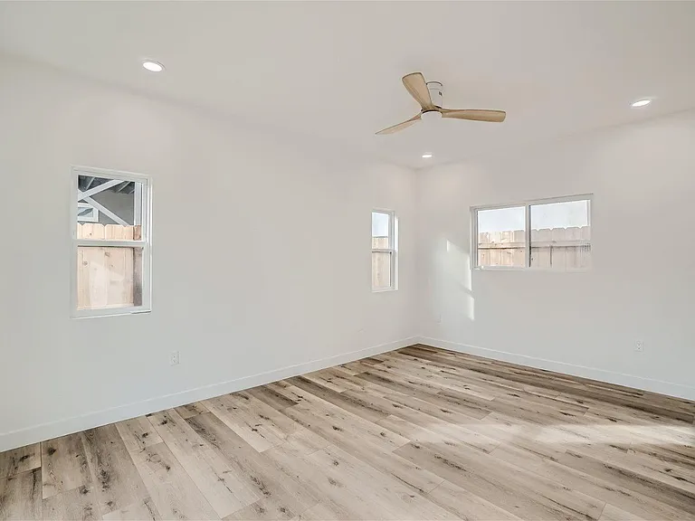 6264 Stewart St — Photo 10