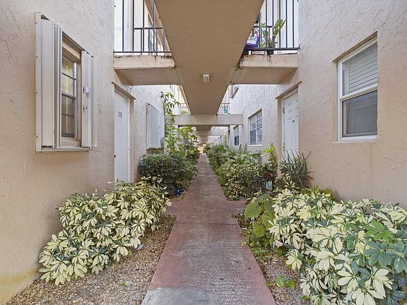 4th image of 600 SW 2nd Ave APT 133D