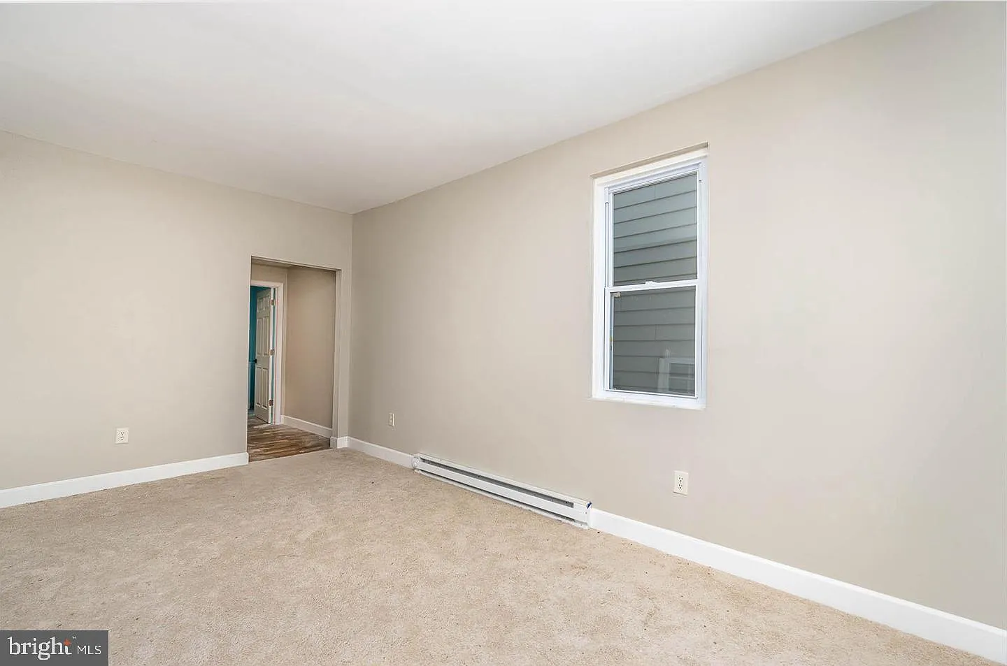 3 bed, 1.5 bath, 1100 sqft, $1,600 — Photo 3
