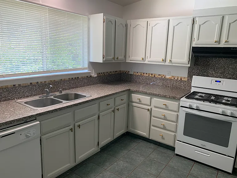 1044 Jean Ave — Photo 12