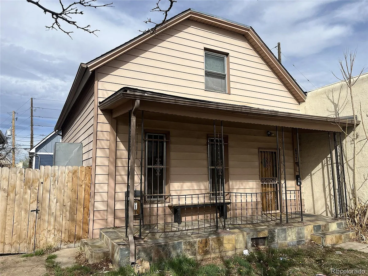 Building Photo - 677 Galapago St