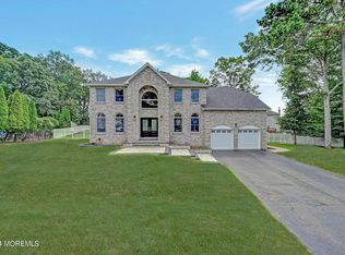 21 Candeub Ct, Manalapan, NJ