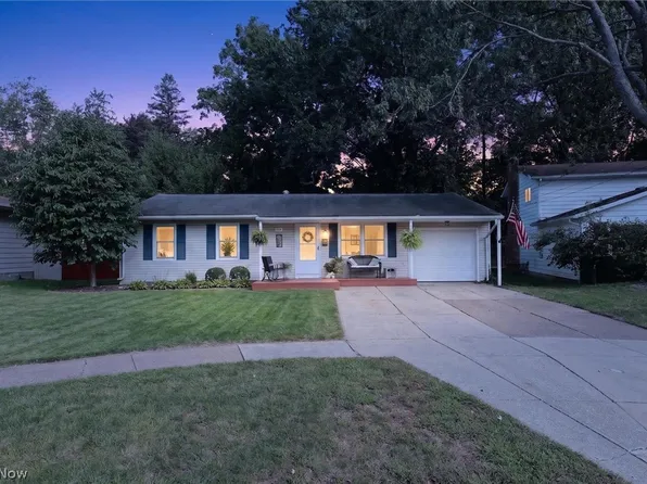 166 Pinewood Dr, Elyria, OH 44035