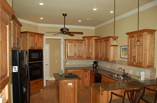 5th image of 452 W Goldfinch Dr