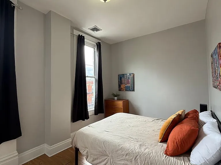2134 East Carson Street — Photo 18