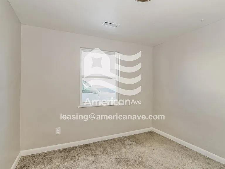 1493149_008_wm_-_main_bedroom_13427571.jpg