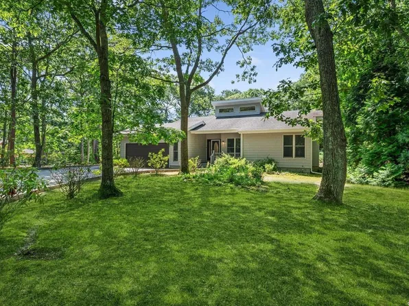 1 Pepi Court, Hampton Bays, NY 11946