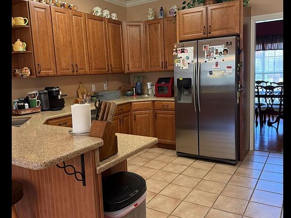 3rd image of 905 Jane Ln