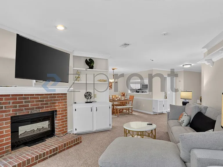 307 Hollyfax Cir — Photo 16