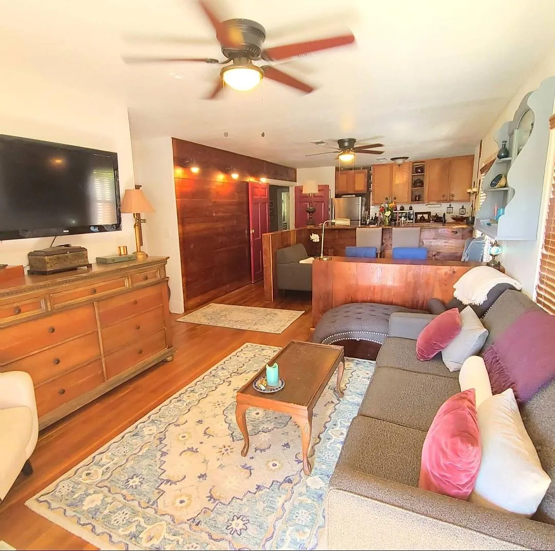 1 bed, 1.0 bath, 850 sqft, $1,600 — Photo 1