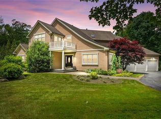 121 Crest Dr, Cranston, RI 02921