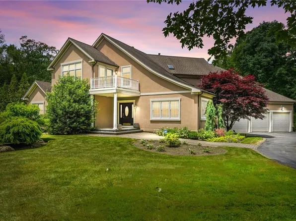 121 Crest Dr, Cranston, RI 02921