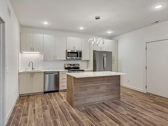 3rd image of 6122 S University Ave #302