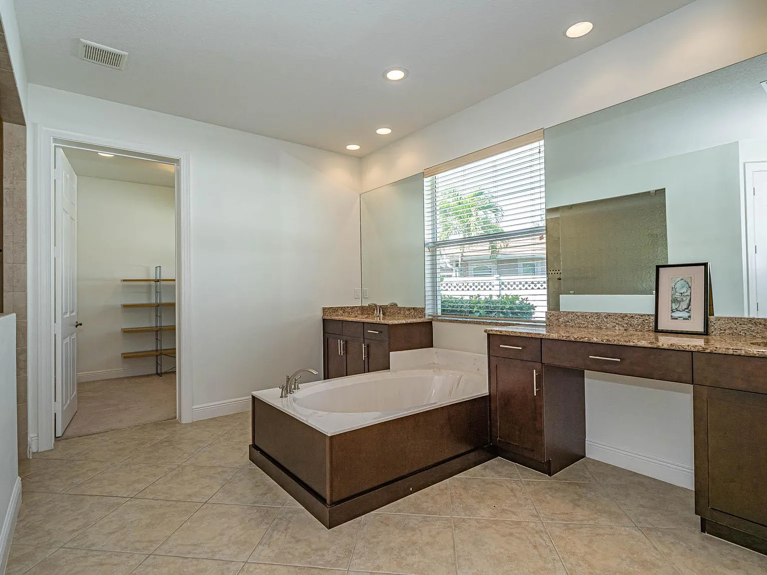 3 bed, 2.5 bath, 3082 sqft, $5,800 — Photo 4